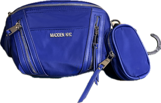 STEVE MADDEN NYC Gorgeous Royal Blue Fannypack/Belt Bag.
Spacious belt back by Steve Madden in a beautiful world blue color. Has two sides, zipper pockets, and one long zipper pocket across the top. Has an adjustable and detachable waist strap, in additio
